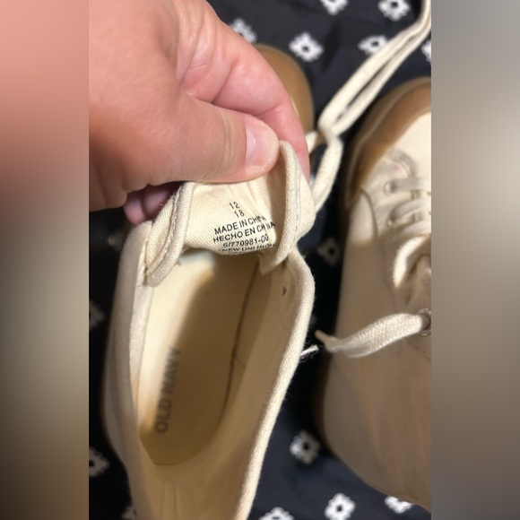 Old Navy toddlers cream colored high-top shoes w/ laces- size 12 - Picture 7 of 8